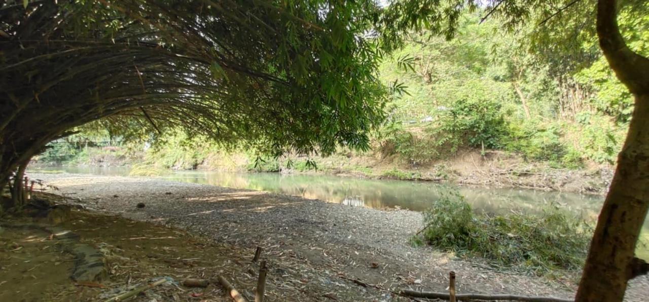 Kebon Pring Floating Resort & Market Bantul Exterior foto