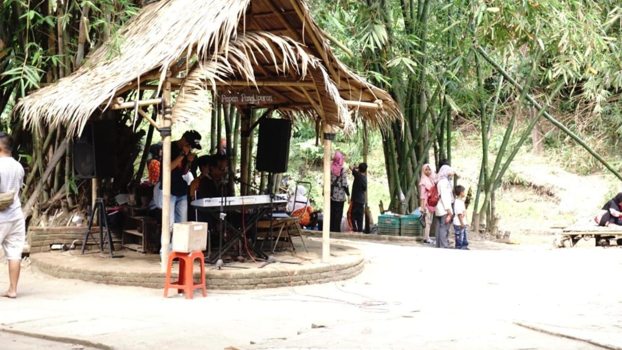 Kebon Pring Floating Resort & Market Bantul Exterior foto