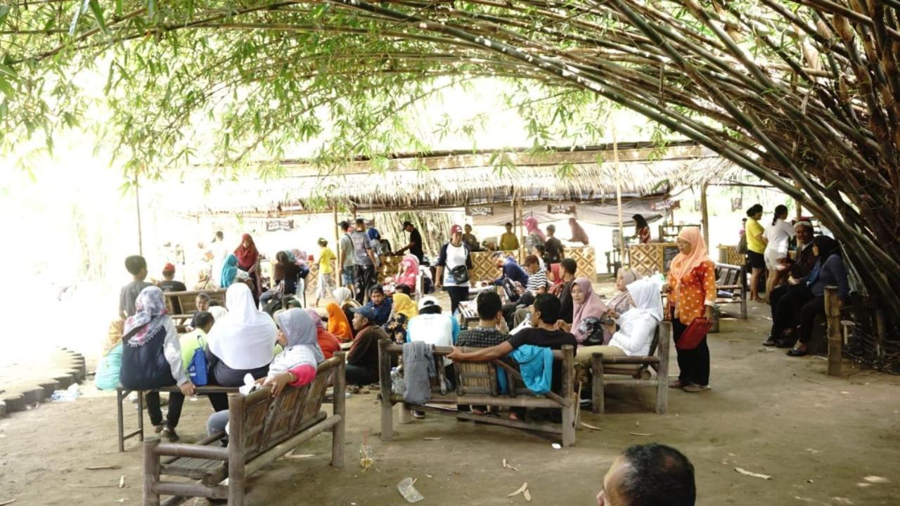 Kebon Pring Floating Resort & Market Bantul Exterior foto